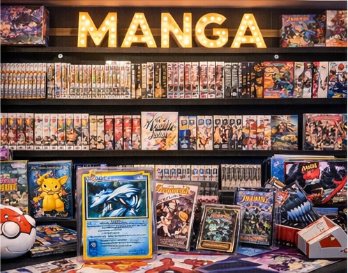 Zona de exhibición con accesorios y coleccionables anime